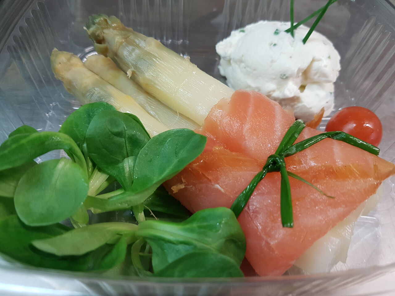 Roule d asperges au saumon a la crème ciboulette du jardin