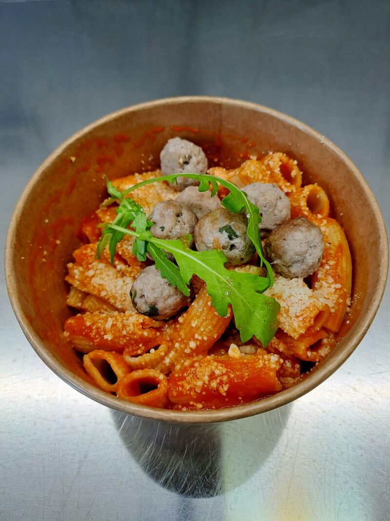MACCHERONI - POMODORO E POLPETTE
