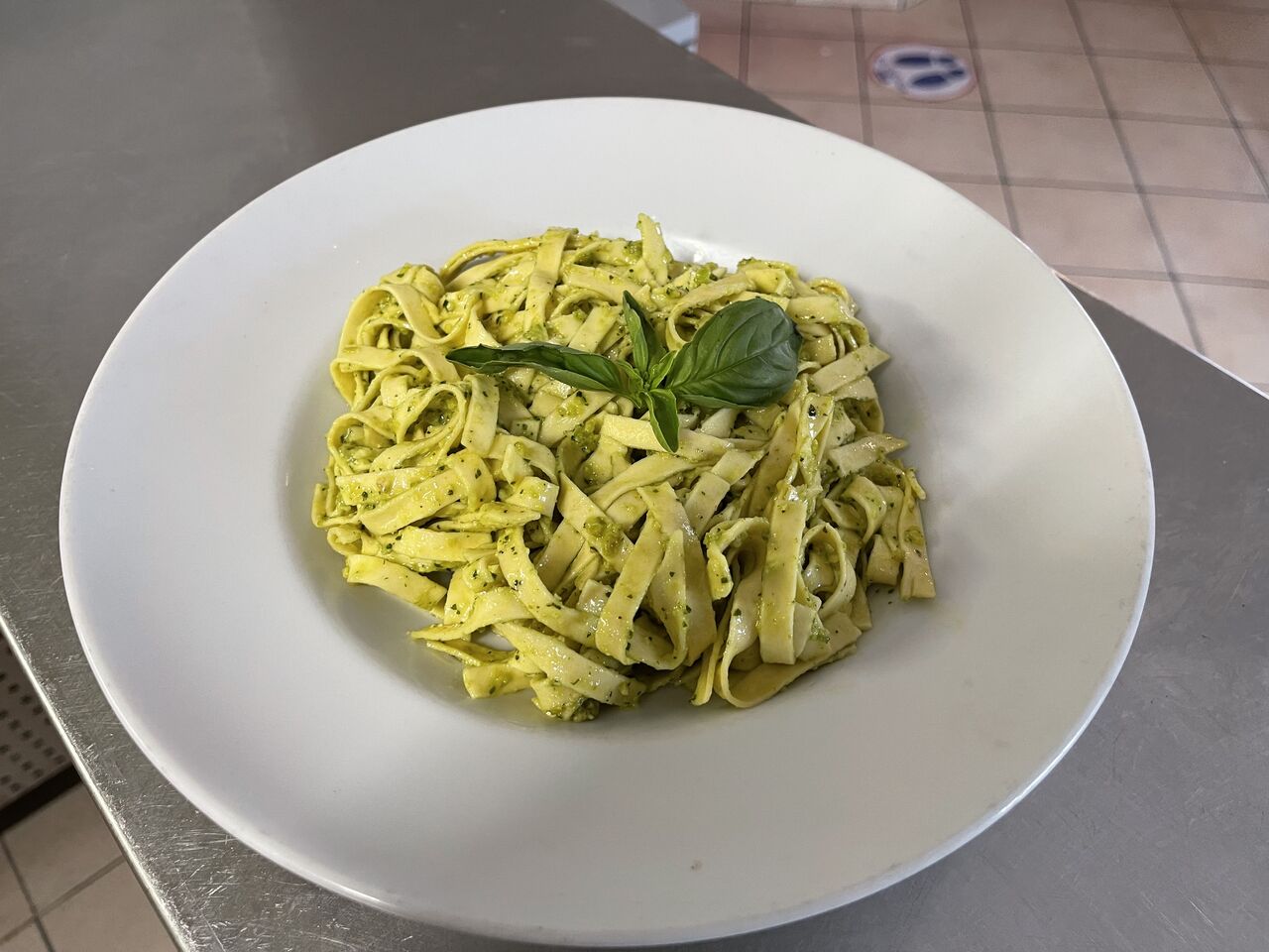 TAGLIATELLES AL PESTO
