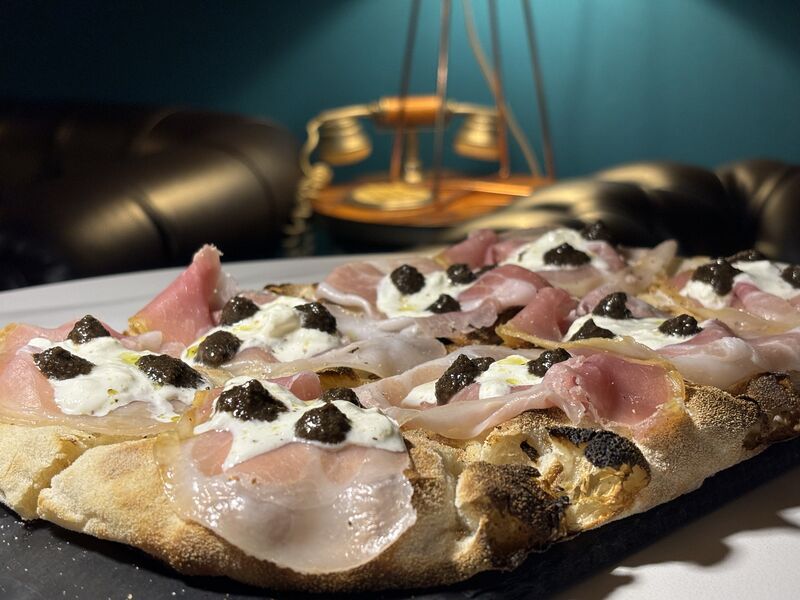 Pinsa Tartufella | Big Easy Cocktail House Prato