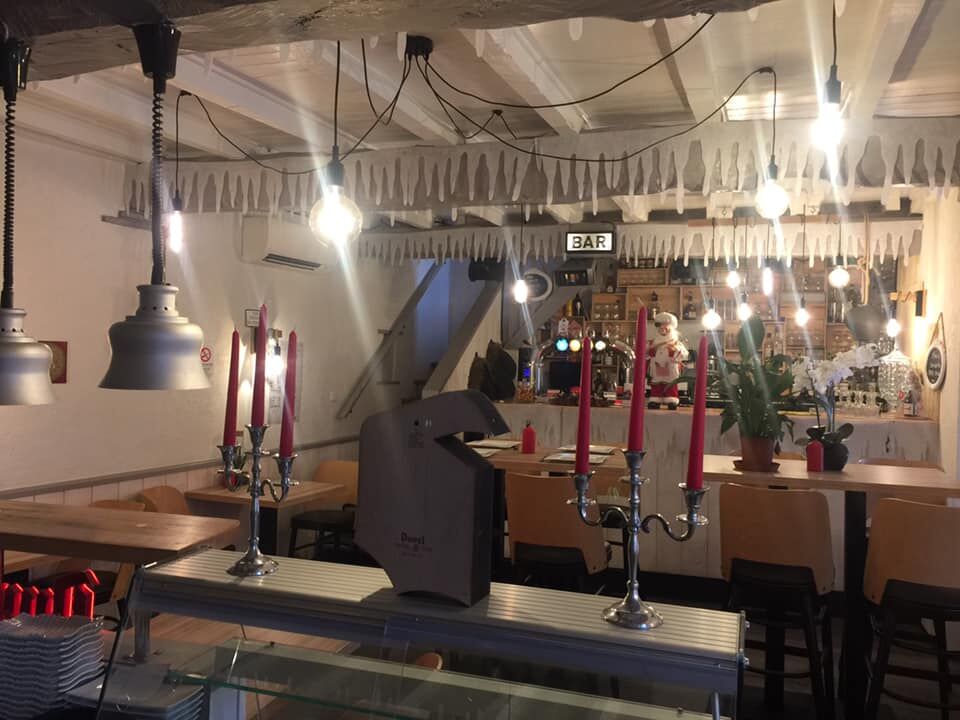 décorations de fin d'année au restaurant l'assiette troglodyte