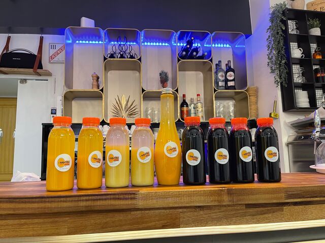 Jus faits maison : gingembre ou bissap, ou le mélange des deux !