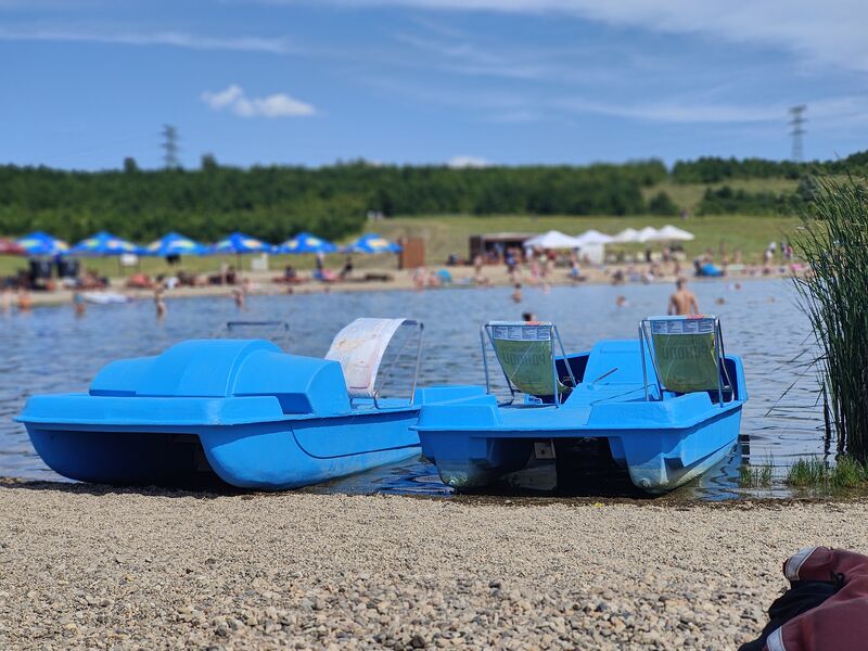 Máme k zapůjčení velký výběr ruzných druhů šlapadel s lehátky nebo skluzavkou.