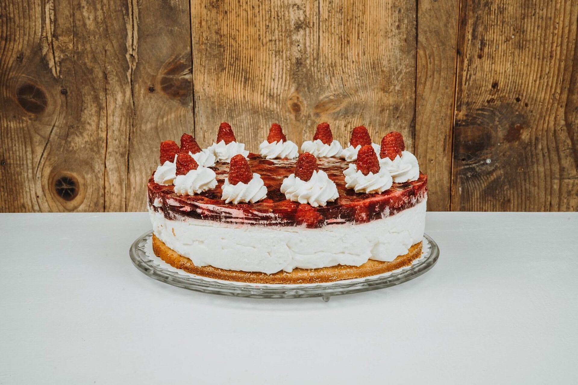 Probieren Sie unbedingt unsere himmlische Erdbeertorte...