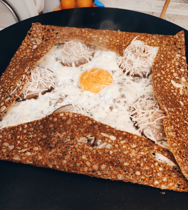 DOLMEN : œuf, emmental, andouille de Guéméné (sur place et à emporté)
