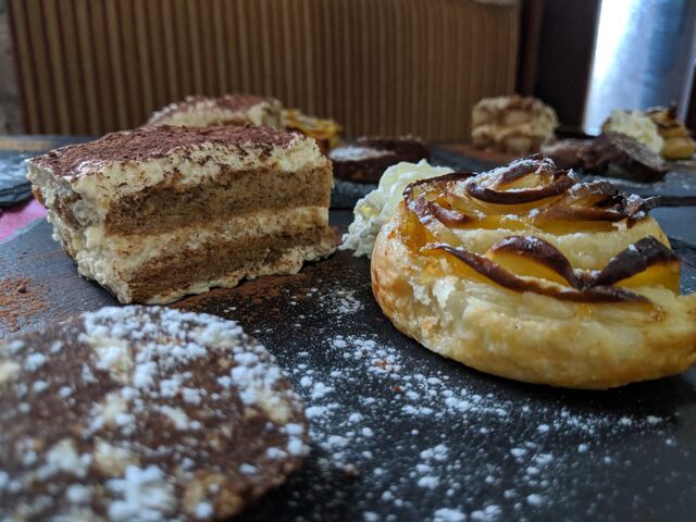 TIRAMISU'
ROSA DE MANZANA
SALAMI DE CHOCOLATE