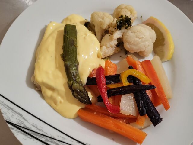 Filet de Flétan sauce hollandaise et ses légumes frais 