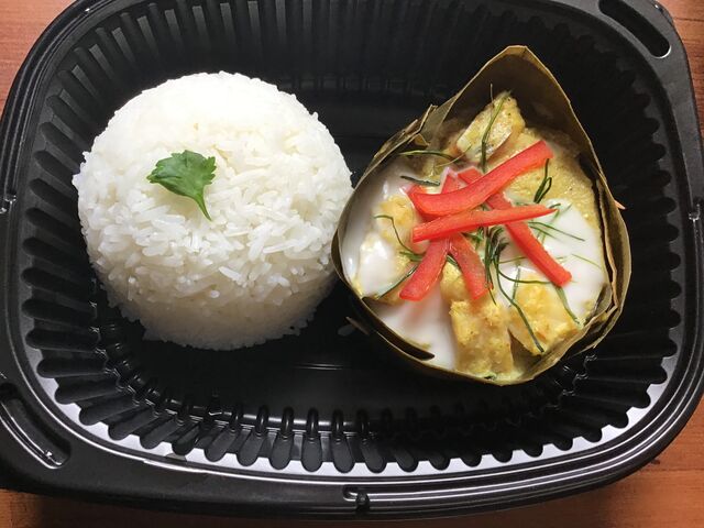 Amok de poisson ( poisson cuit à la vapeur avec sauce de curry de Cambodge)