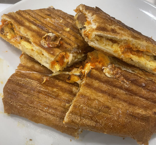 Toast
Tomate-käse, gouda, gouda-sucuk