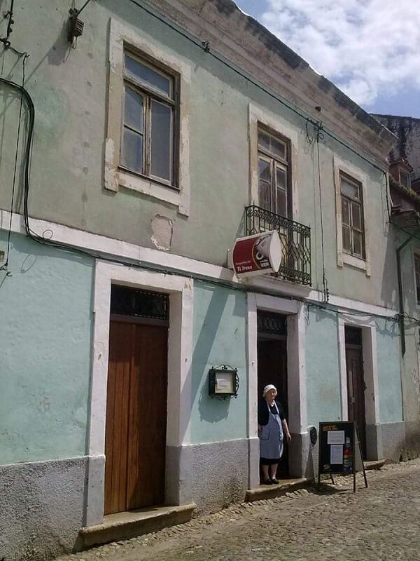 Venha conhecer o nosso espaço e desfrute de momentos deliciosos com a comida tradicional da nossa tasquinha!!!!Esperamos por si!