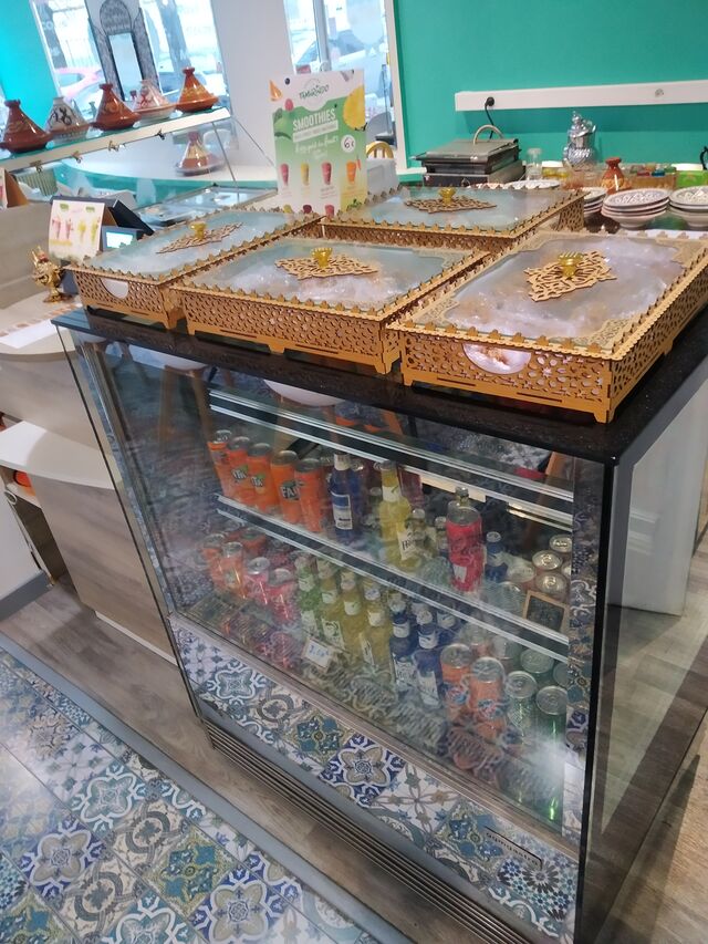 Boissons : Fanta, Oasis, Hawaï, Coca-Cola, Perrier, Freez, Eau minérale, Thé, Café