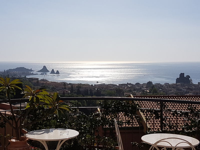 Faraglioni e Castello in un solo panorama!