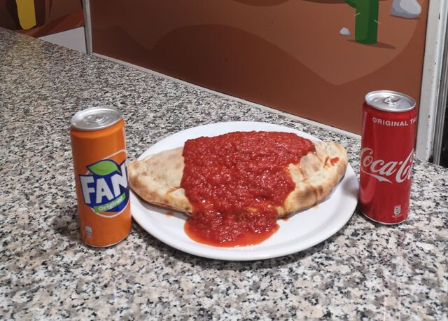 Calzone + Coca + Fanta