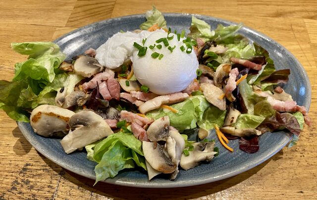 Œuf poché champignons lard