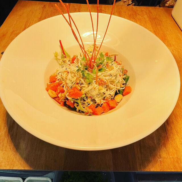 Le plat du moment. Salade de rémoulade de céleris et anguille fumé, dés de patates douce