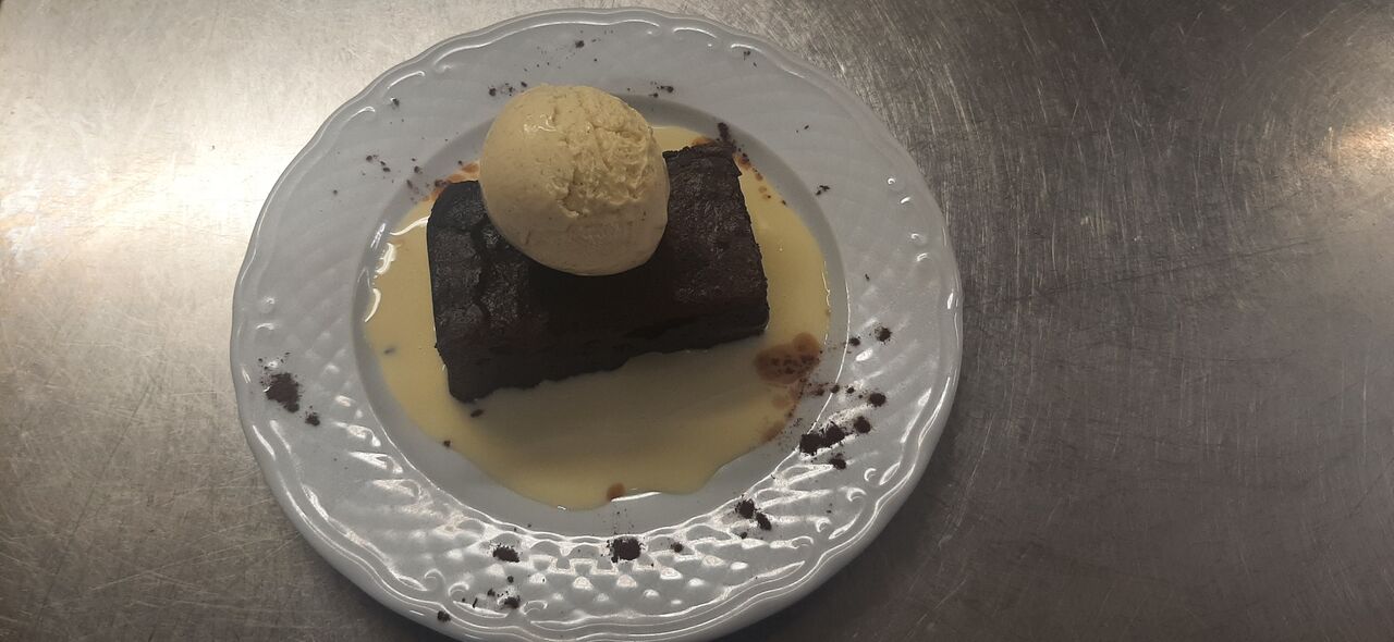 Brownie au chocolat. Glace vanille noix de pecan 