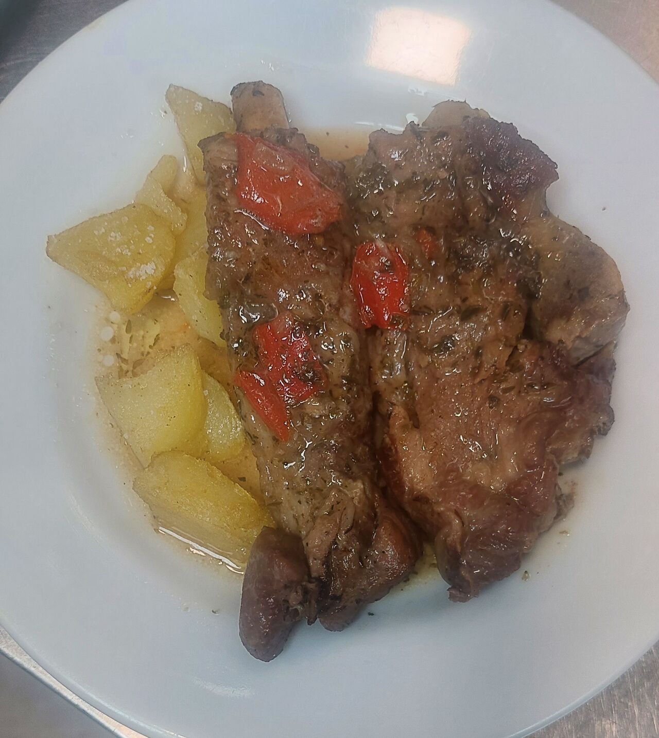 Costilla guisada al vino tinto 