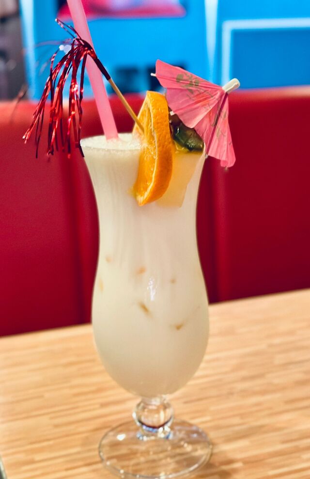 Široká nabídka osvěžujicích míchaných drinků v našem Baru