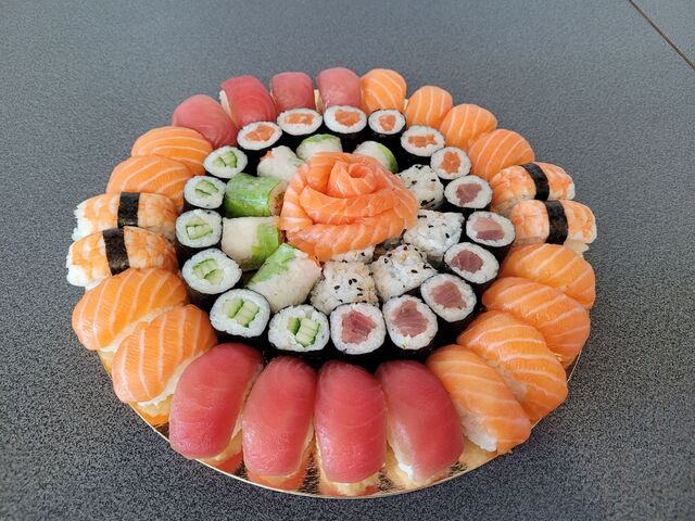 Gâteau sushis d'anniversaire dès 57€