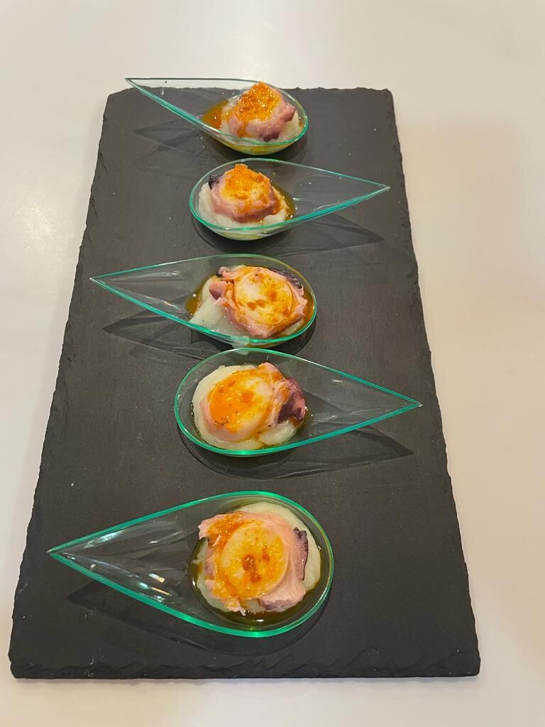 Tapa de pulpo con parmentier de patata, formato coctel