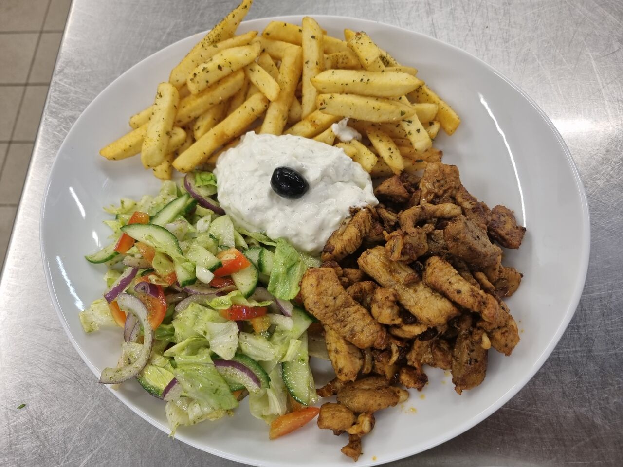 Gyros Teller mit Zaziki