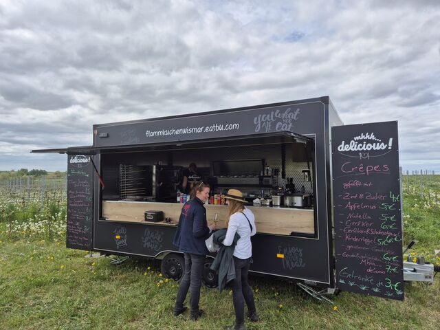 Auf der grünen Wiesen beim Weingut Dähn