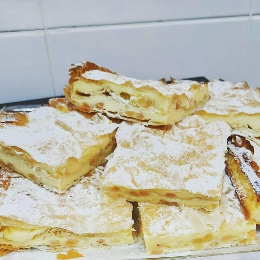 Placinta cu brânza și stafide