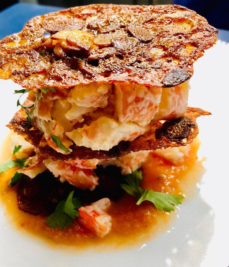 Mille-feuille de crevettes aux tuiles dentelles citronnées