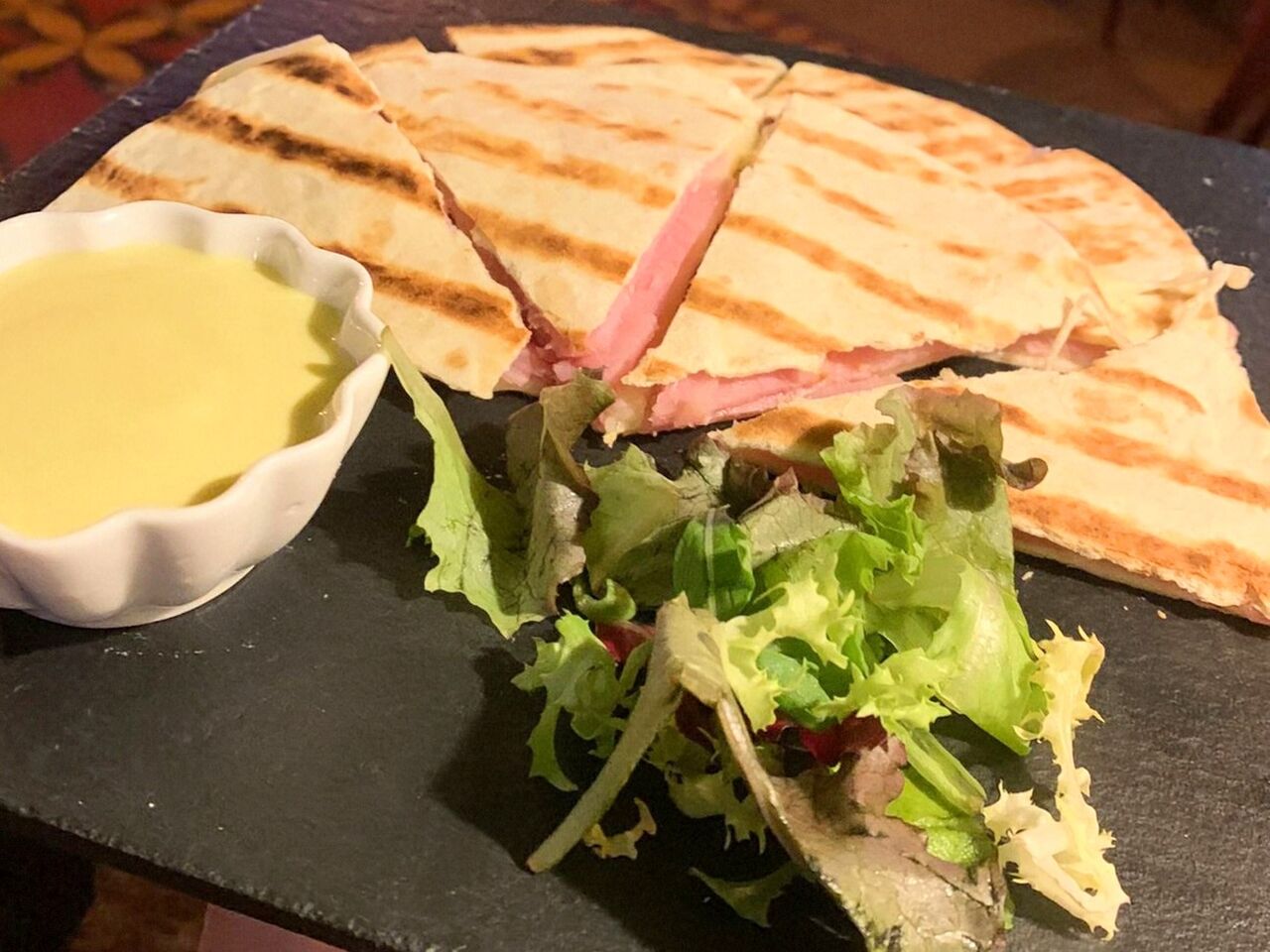 Quesadillas Jamón y Edam con Mostaza-Miel