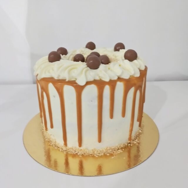 Dripping cake fourré caramel copeaux de Coco