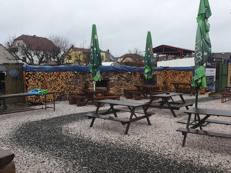 Venkovní posezení. 