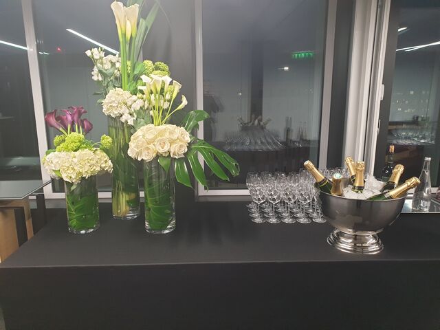 Decoration florale pour un buffet