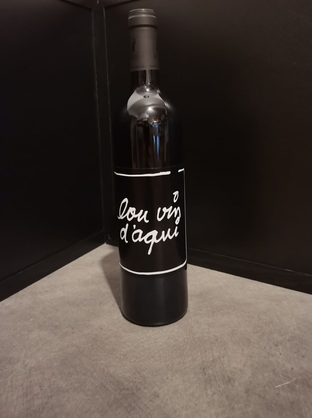 Lou vin d'aqui rouge, vin de pays des Alpes-Maritimes = 14€ 