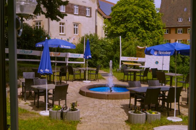 Im Natur | Sommergarten mit Brunnen