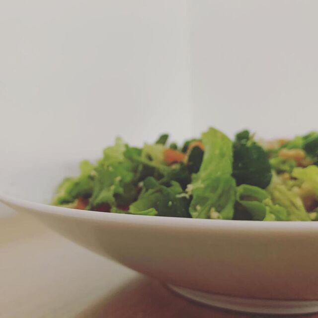 Salada de frango, com base mista :)