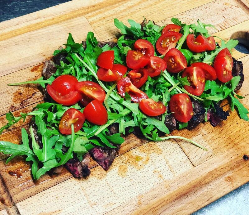 tagliata rucola e pomodorini