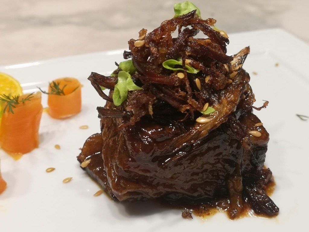 Boeuf braisé basse température, 2 finitions, laqué et frit.