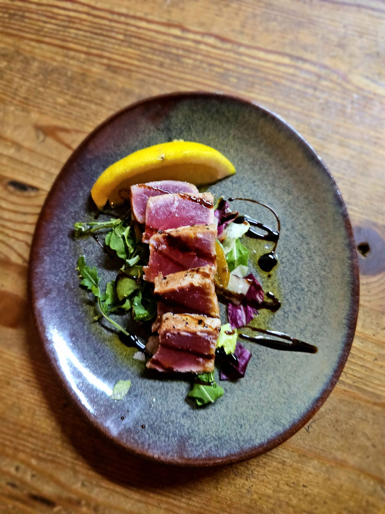 Atum Braseado em Cama de Pimentos Assados