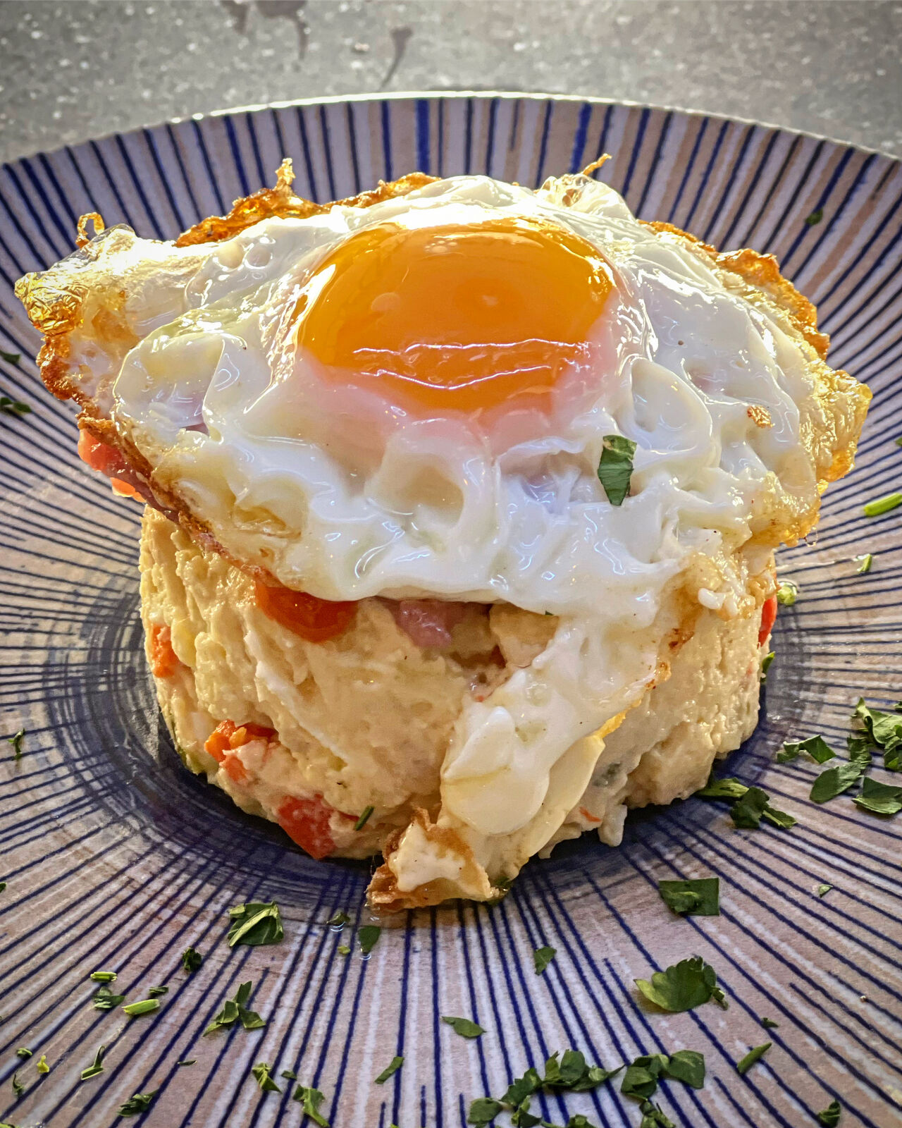 Ucraniana al huevo / Ucranian salad, Fried egg and fresh tuna fish