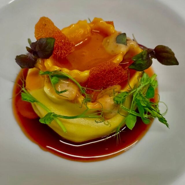 Pappardella ripiena di coda alla vaccinara, caramello di cipolla alla brace e mostarda di pomodoro | Osteria Micheletti Pisa
