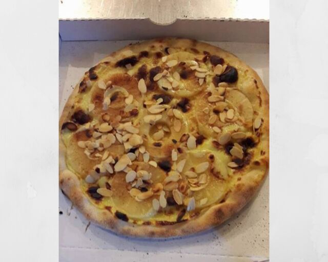 NOUVEAU : la pizza sucrée! Sur une base de crème pâtissière à la vanille ou au chocolat.