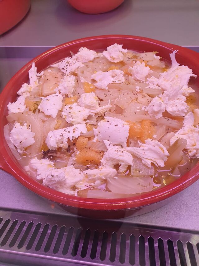 Ensalada de hinojo pochado en zumo de naranja con mozzarella de búfala