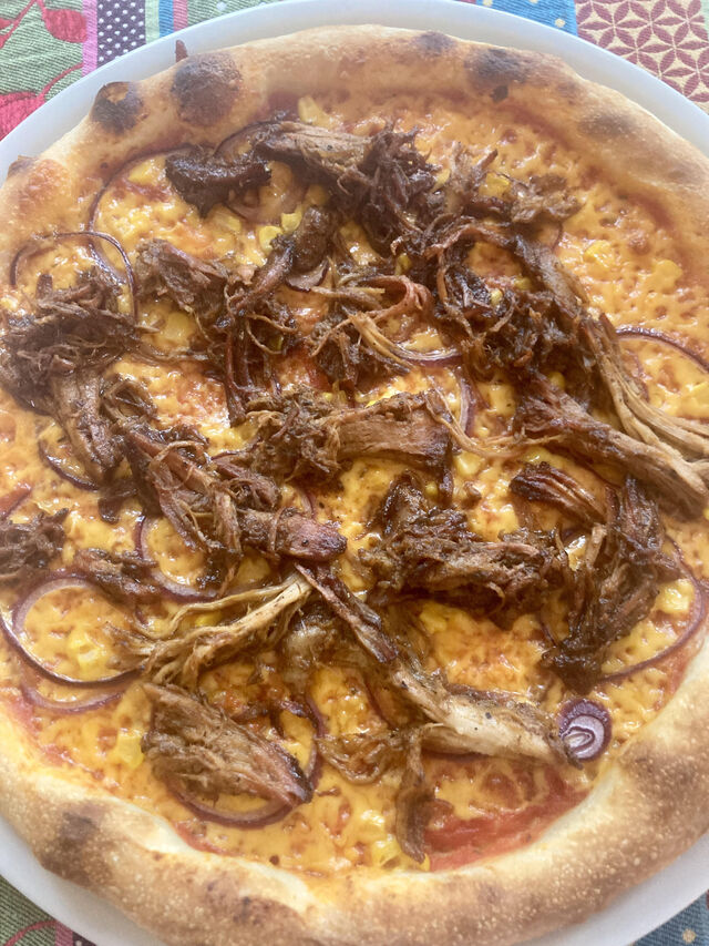 Pulled pork pizza