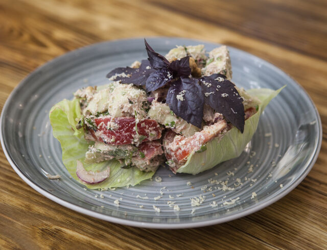 Салат горний. Овочі під горіховим соусом