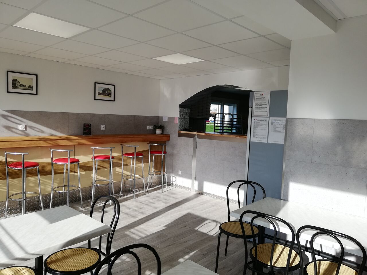 ne mangez plus dans votre véhicule.
des tables sont à votre disposition