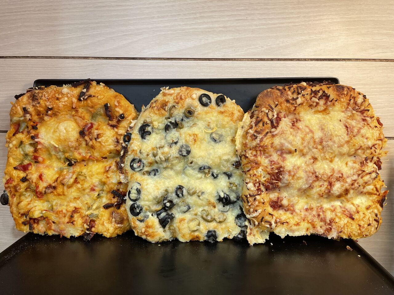 Fougasses lardons, olives ou chorizo poivrons 