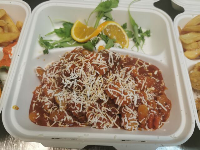 Arnisio mpouti kokkinisto me gigantes (zu mitnehmen) 