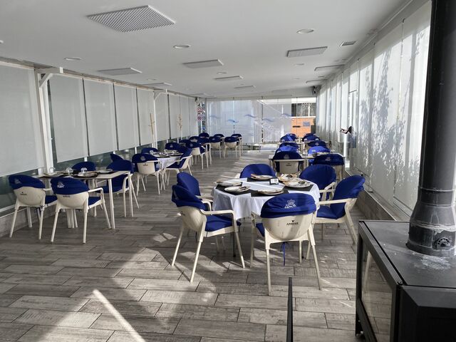 RESTAURANTE CON CHIMENEA DE LEÑA