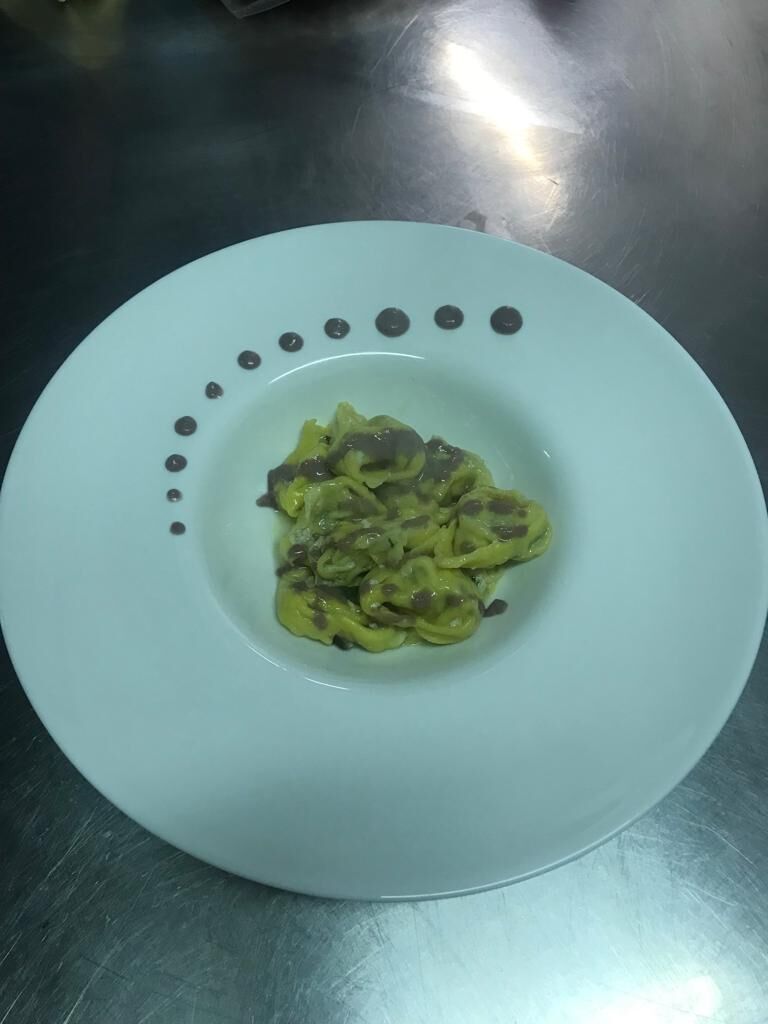 Tortelloni con ricotta di bufala e trevigiano