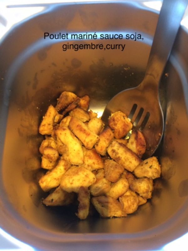 Poulet mariné sauce soja, curry et gingembre